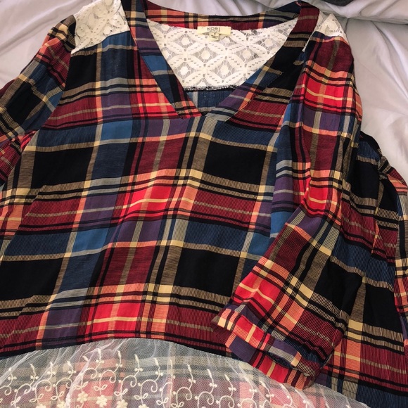 Super cute flannel pattern top - Picture 2 of 4